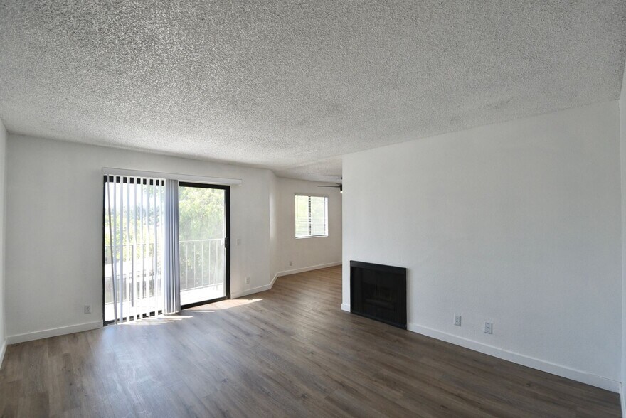 Building Photo - 7550 Jordan Ave