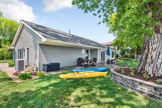 patio furniture - 21253 Lake George Blvd