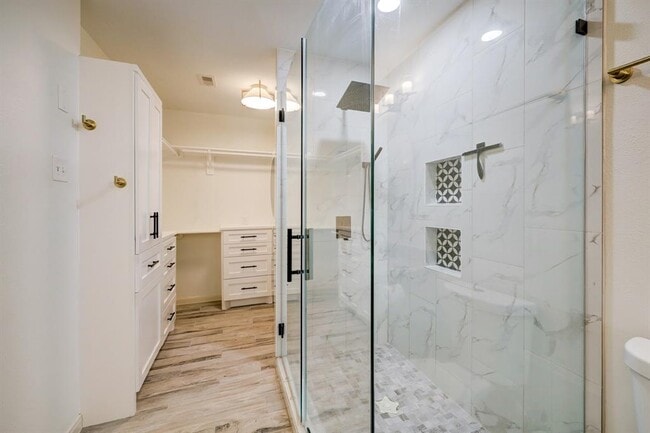 Building Photo - 2207 Stonecrest Dr