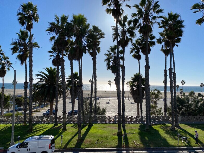 Building Photo - 2221 Ocean Ave