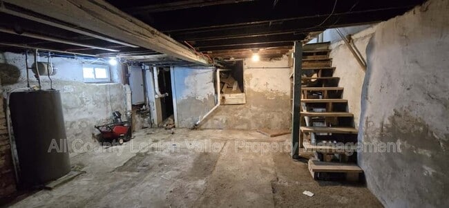 Building Photo - 733 Clay St