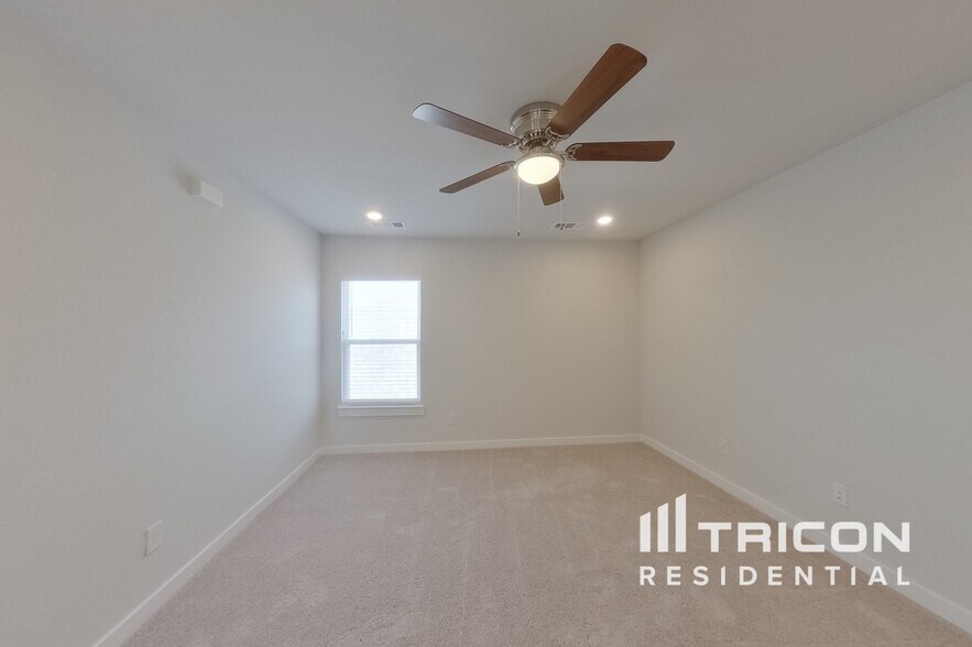 Building Photo - 337 Sun Harvest Dr
