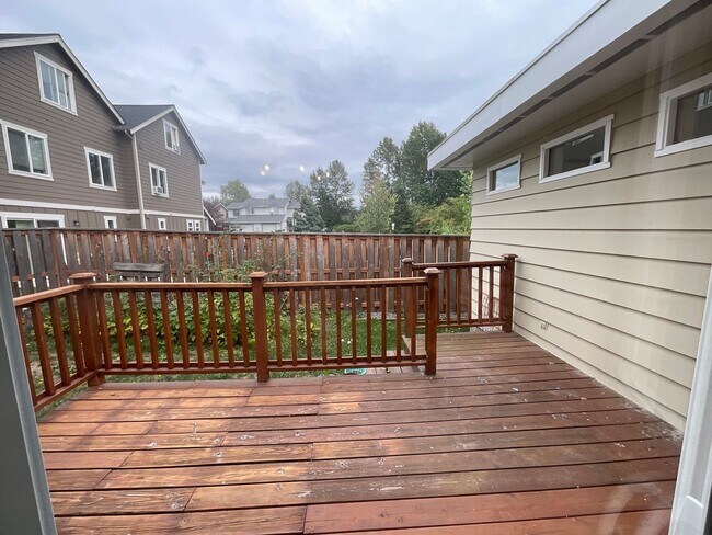 Building Photo - 3 Bed, 2 Bath Home with 2- Car Garage/Shop...