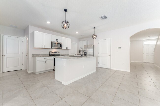 Building Photo - "Spacious 5-Bed Oasis located in SouthShore Bay!