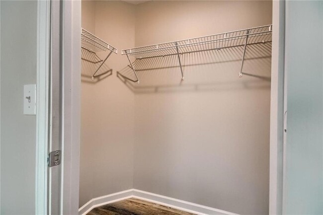 Building Photo - 2171 Waterford Park Dr