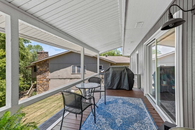 Building Photo - 22 Shakespeare Dr