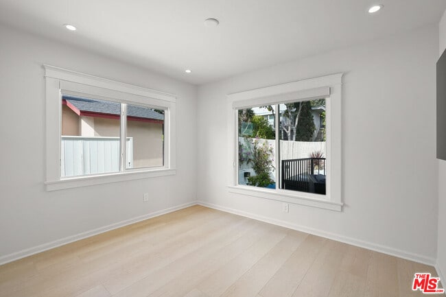 Building Photo - 619 Westmount Dr