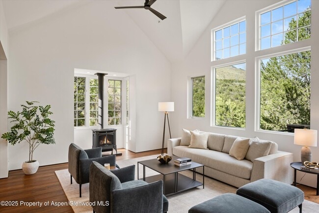 Building Photo - 302 Wild Spring Ln