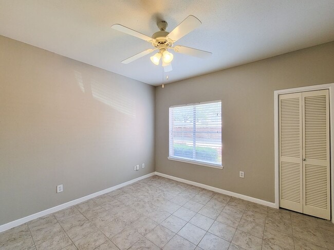 Building Photo - Prime Location in West University Area! First floor unit with open floor plan, tile floors throug...
