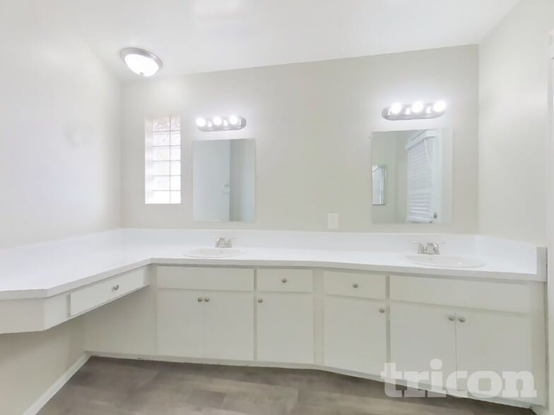 Building Photo - 4207 W Eva St