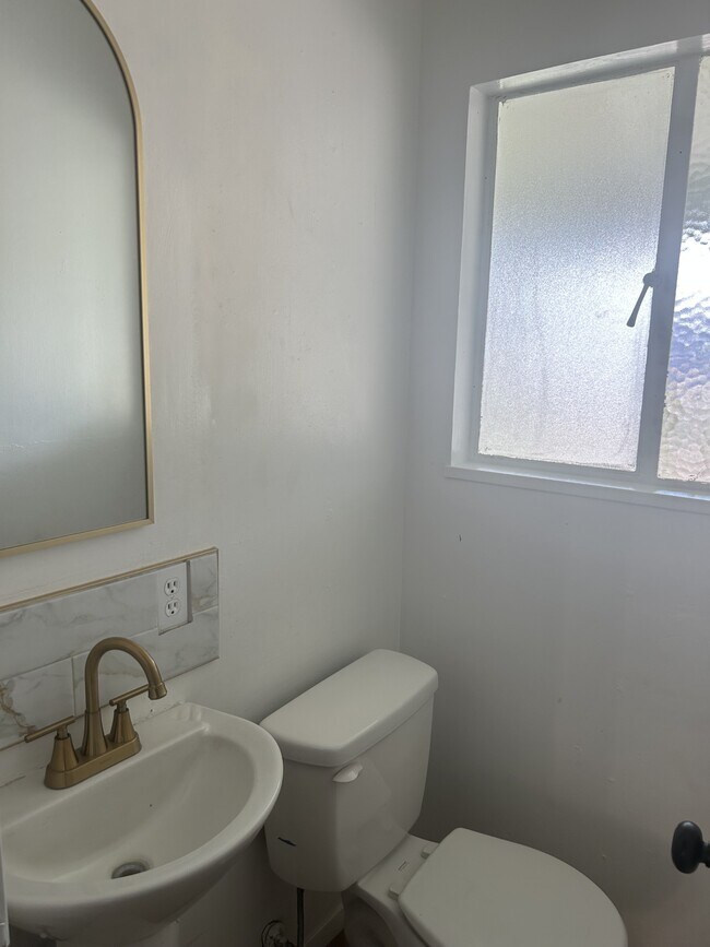 Building Photo - 137 Las Flores Ave