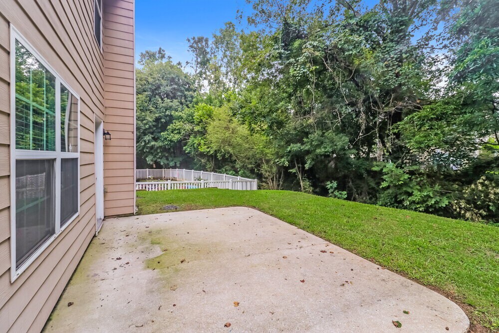 Building Photo - 6695 White Walnut Way