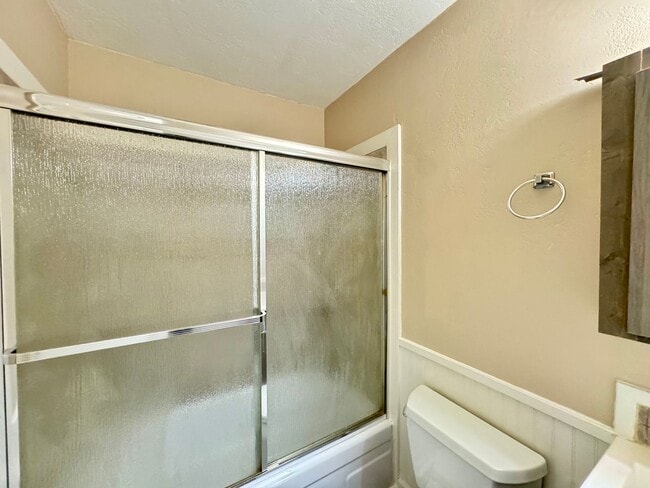 Building Photo - Cozy condo in Auburn