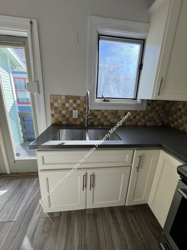 Building Photo - MOVE-IN READY 2+BR House in Prime NOBE neighborhood