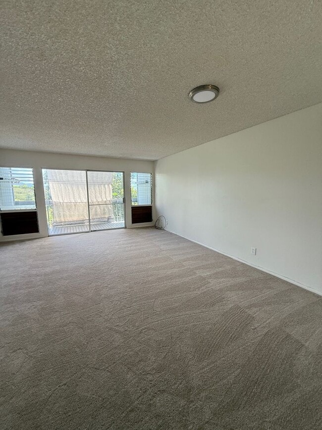 Building Photo - Hillside Terrace 2 bedroom 1.5 bath with t...