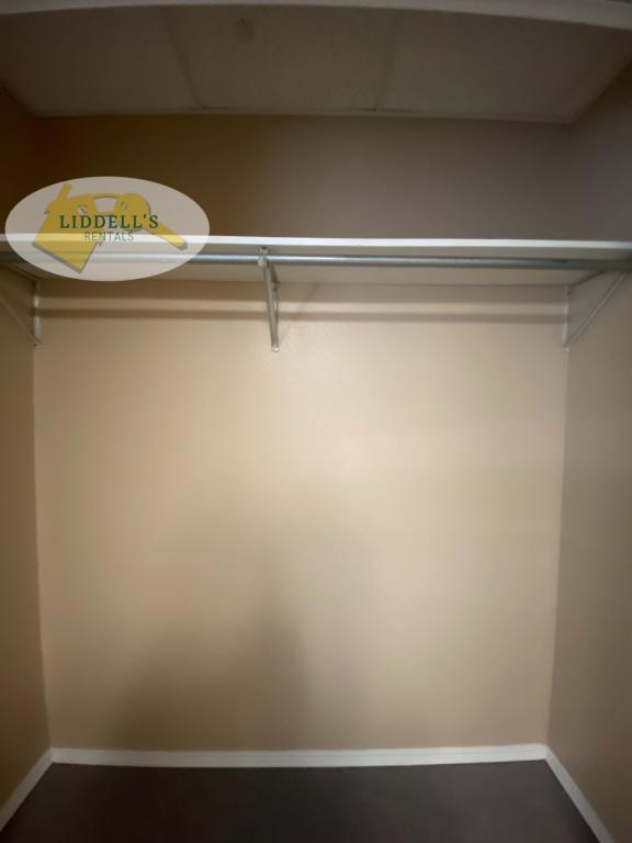 Building Photo - 219 Academy Dr