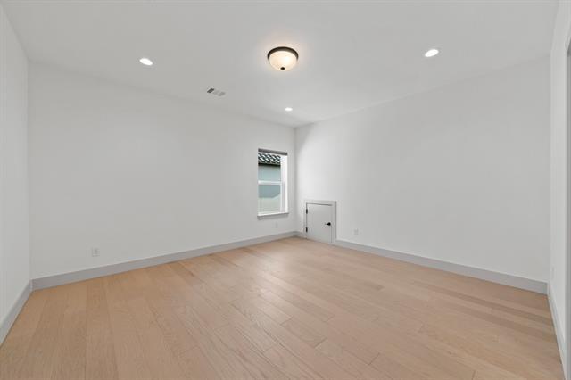 Building Photo - 10375 Great Days Dr