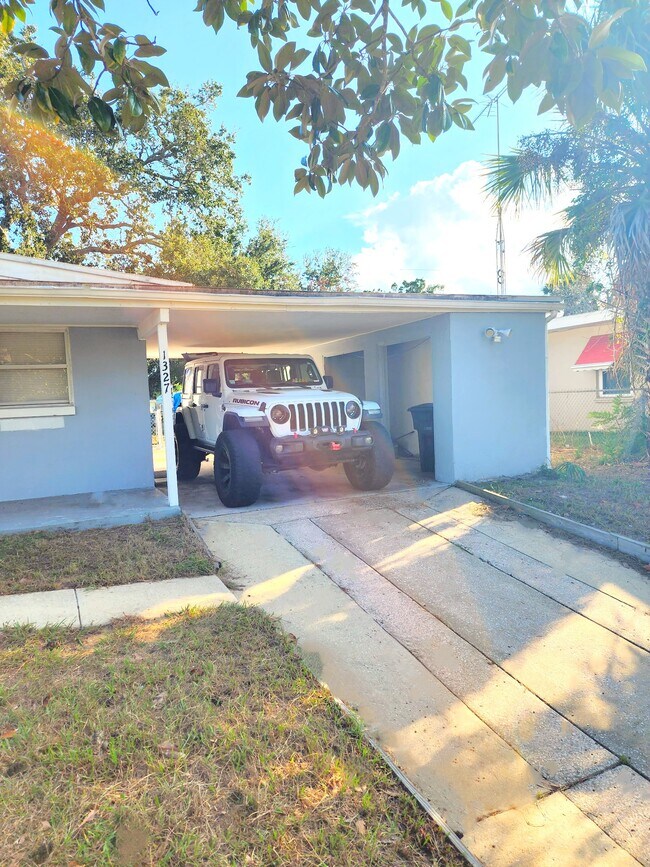 Building Photo - 1327 Eugene Black St