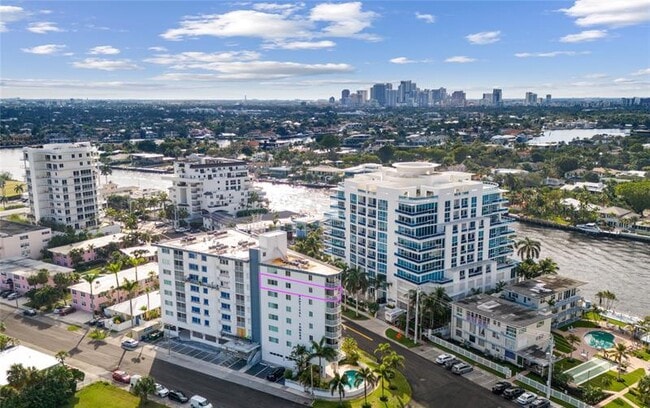 Building Photo - 720 Bayshore Dr