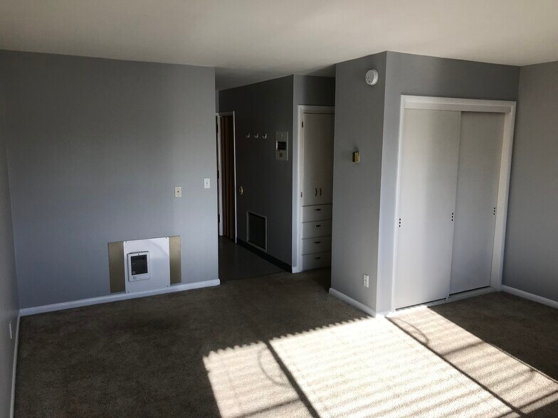 Bedroom/Living room. - 1103 Prospect Avenue