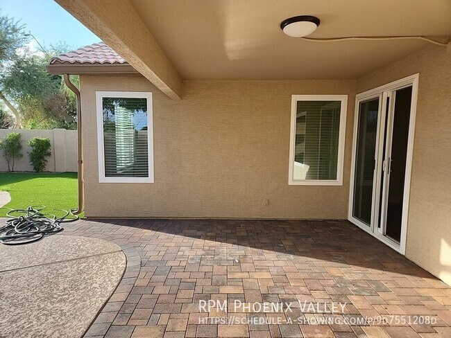 Building Photo - 2533 N Silverado-
