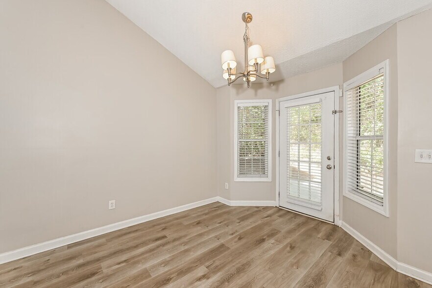 Building Photo - 335 Shadetree Ln
