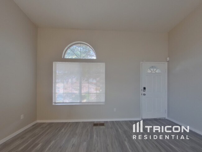 Building Photo - 8431 Silver Shores Dr