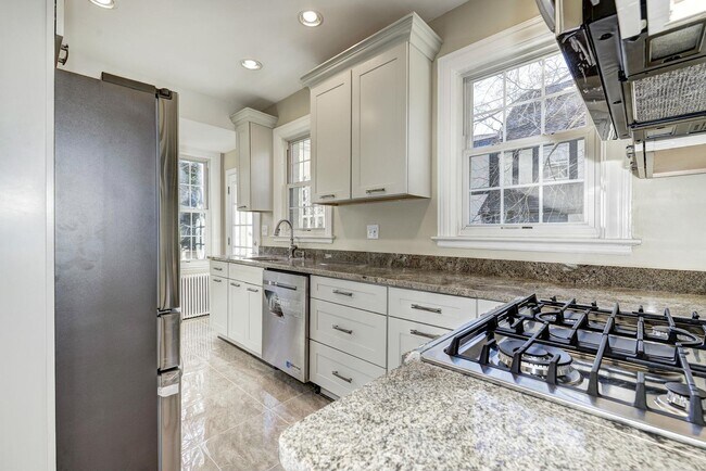 Building Photo - 4910 Hillbrook Ln NW