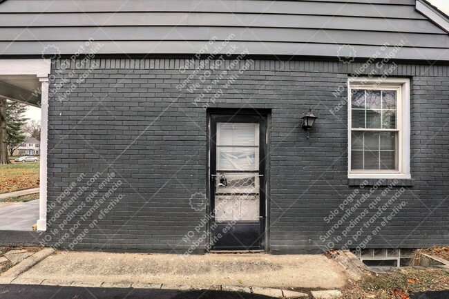 Building Photo - 6123 N Meridian St