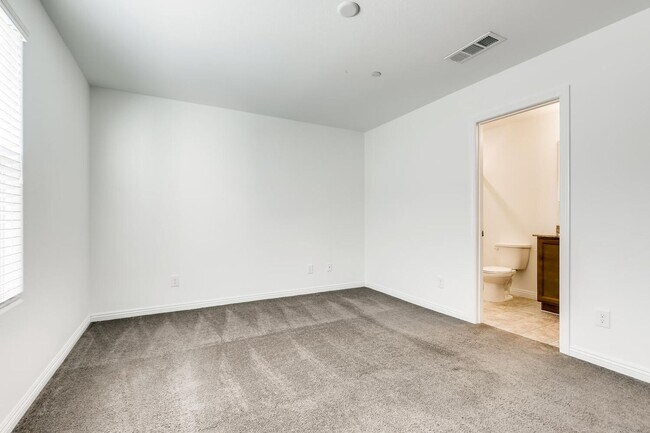 Building Photo - 3 Bedroom Townhouse in a Gated Northeast Community Near Nellis Air Force Base