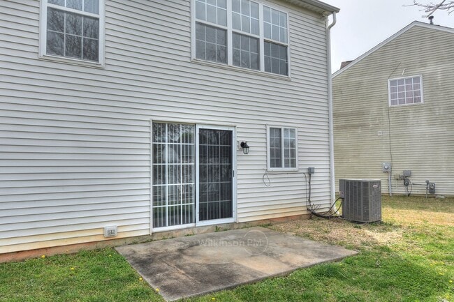 Building Photo - Beautiful 3br/2.5bth Home with Bonus Room ...