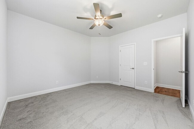 Building Photo - 903 Eakins Ln