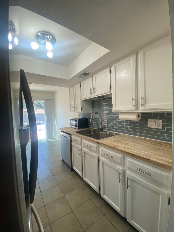 Building Photo - 10501 Delicado Pl NE