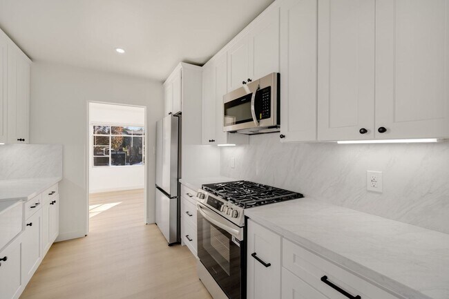 Building Photo - 35-35 Kennebec Ave