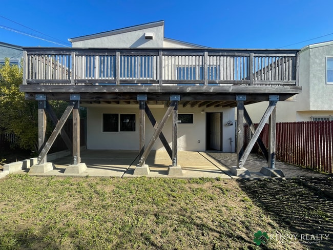 Building Photo - Remodeled Three Bedroom Plus Bonus Room House in Daly City