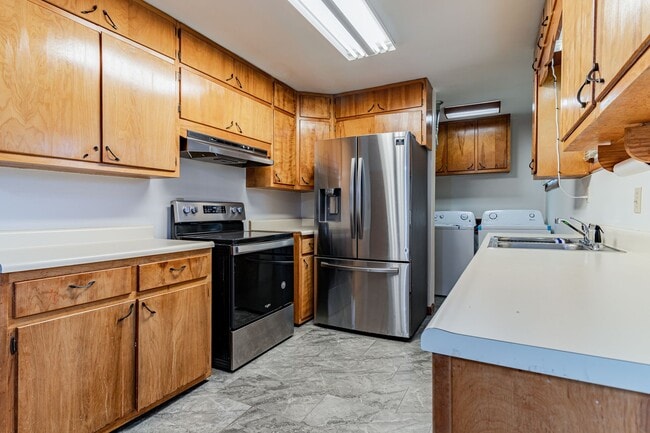 Building Photo - 3 bedroom, 1 bath ranch home! Close to I-74, on the local MTD bus line!! - Available Now