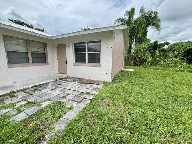 Building Photo - 4265 Desoto Ave