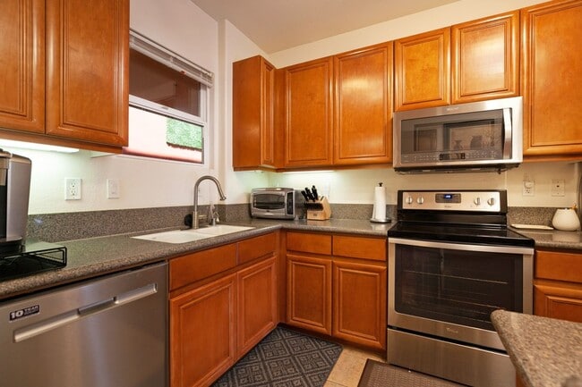 Building Photo - Furnished 2 bedroom with flex office space near Convention Center Downtown!