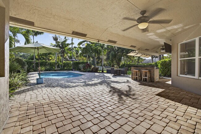 Building Photo - 11646 63rd Ln N