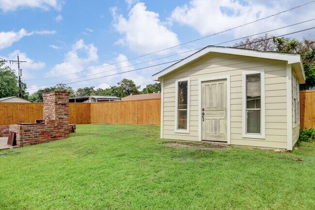 Building Photo - 5814 Anaqua Dr