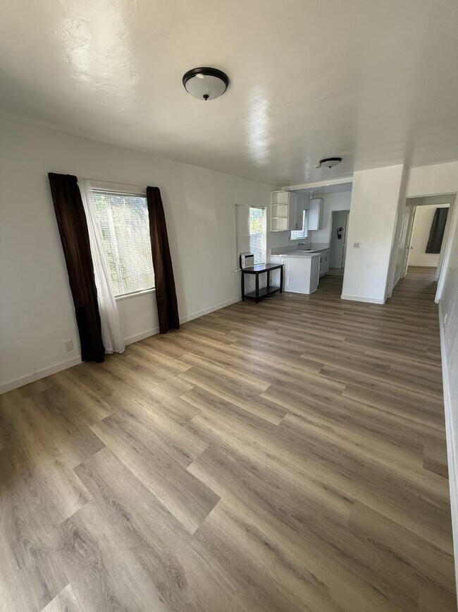 Building Photo - 563 San Francisco Ave