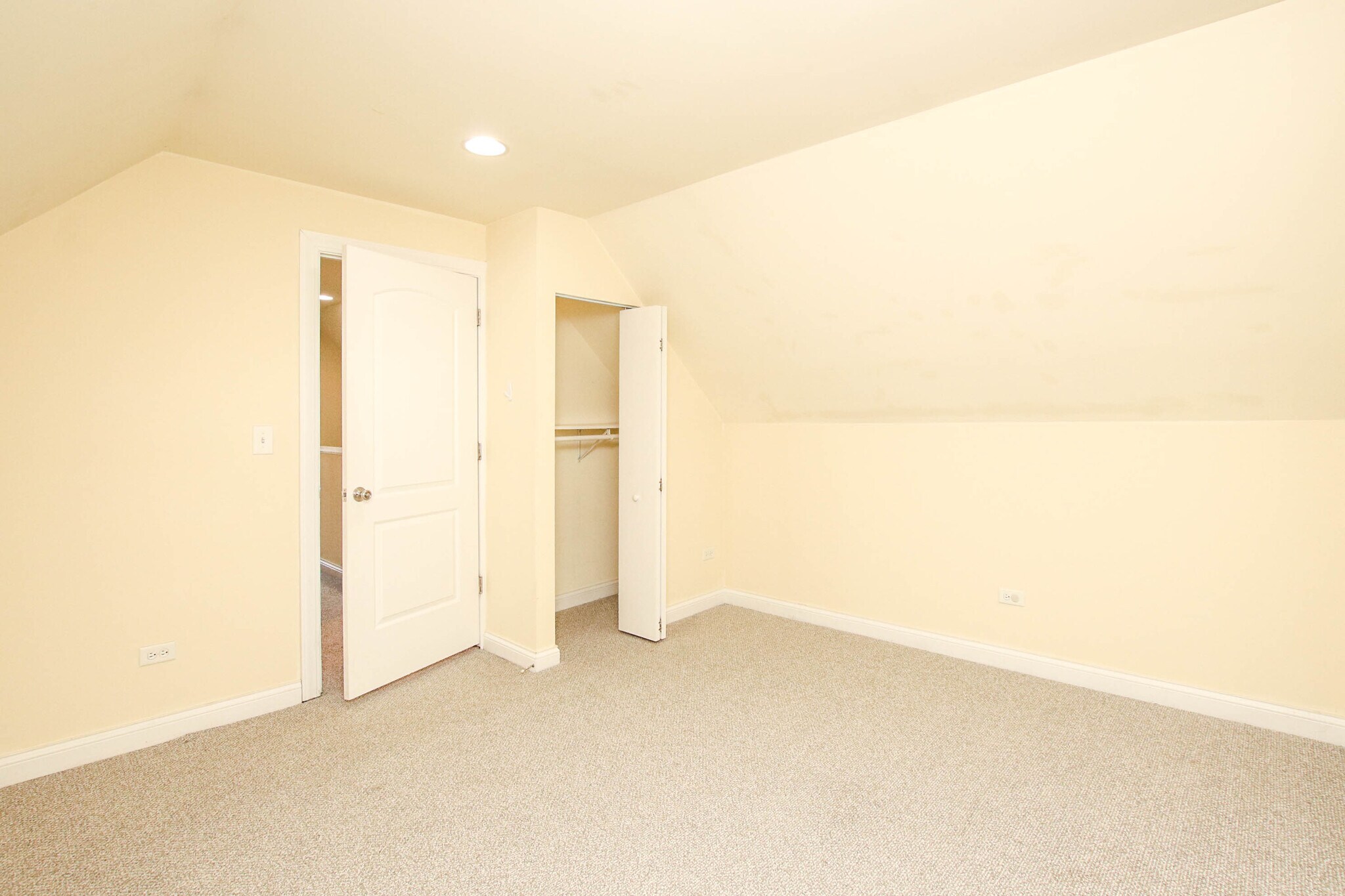 Building Photo - 2707 N Ridgeway Ave