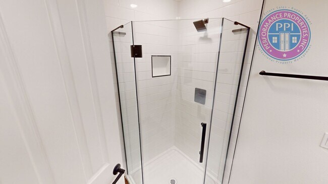 Building Photo - Lake Oswego Gem!!!  Single Level Ranch - Newly Updated