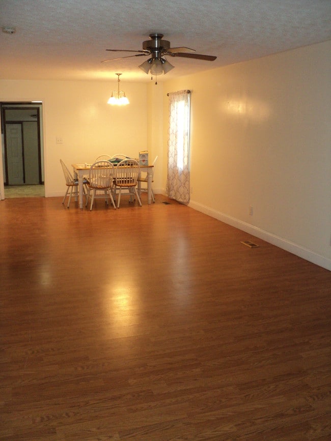LR/dining area - 530 10th Ave