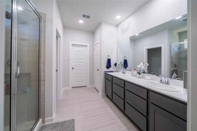 Building Photo - 21802 Blue Daisy Ct