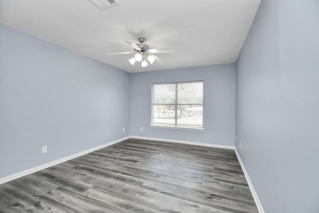 Building Photo - 10403 Shadow Oaks Dr