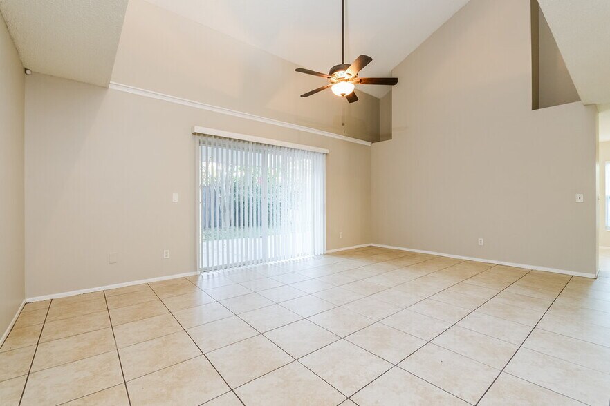 Building Photo - 490 Chicago Woods Cir
