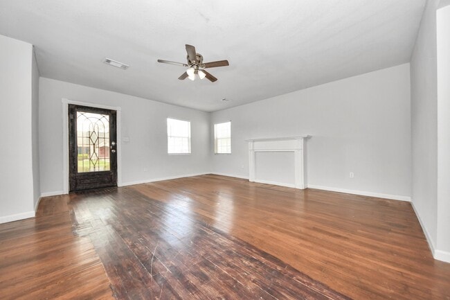 Building Photo - 7504 Elm St