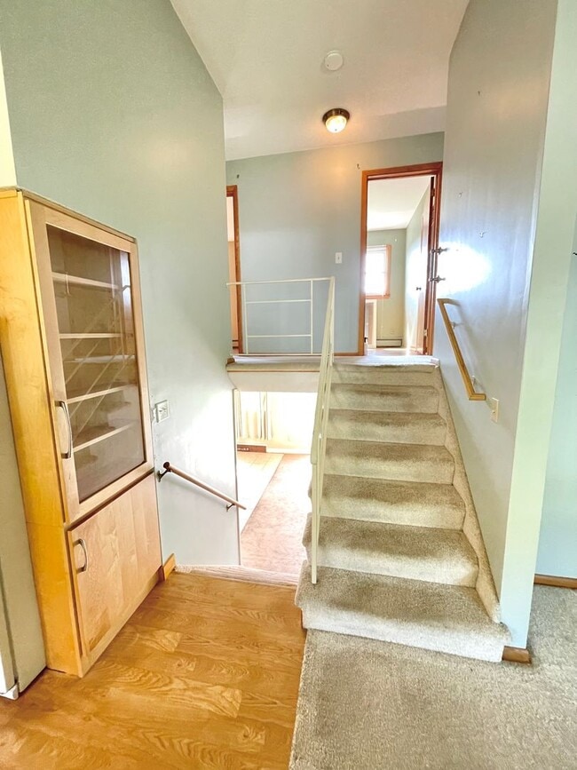 Building Photo - AVAILABLE AUGUST 18TH - Gorgeous 3 Bed 2 b...