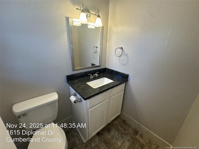 Building Photo - 1615 Diplomat Dr